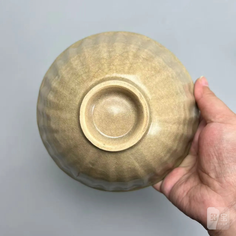 明代 龙泉窑米黄釉莲瓣碗 - 图7